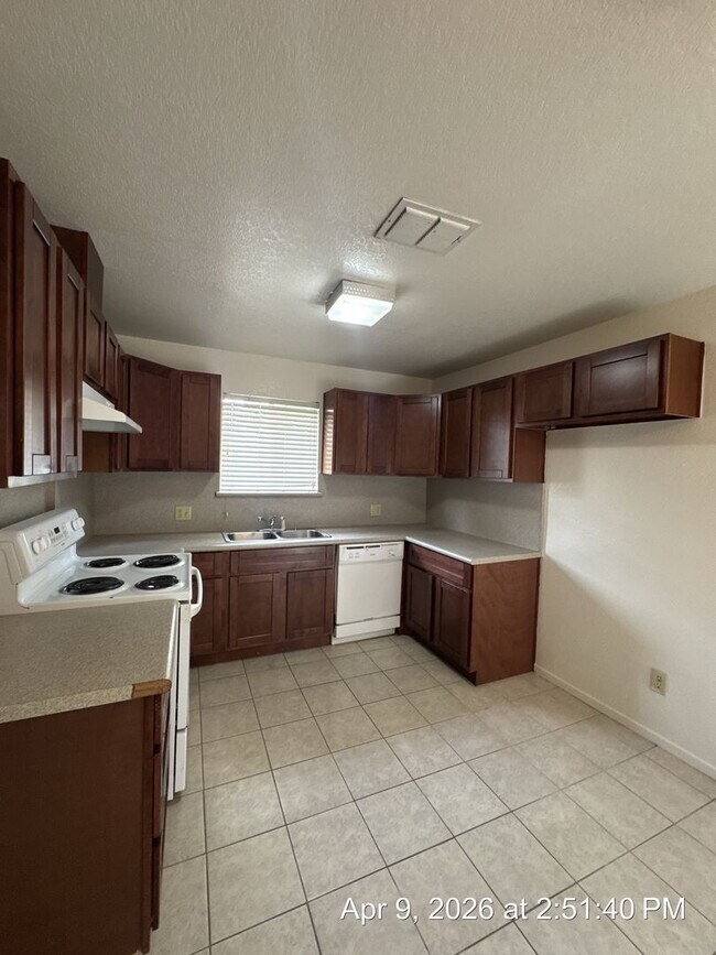 Building Photo - 1391