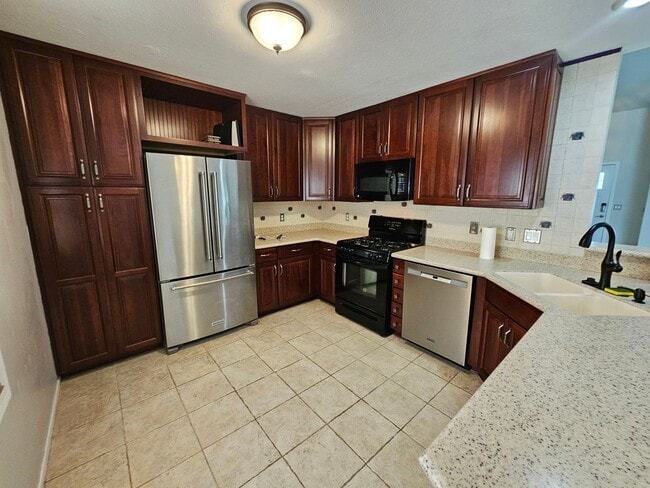 Building Photo - 3 bed, 2 bath, Mishawaka
