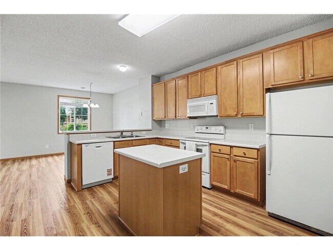 Building Photo - 130 River Woods Dr W
