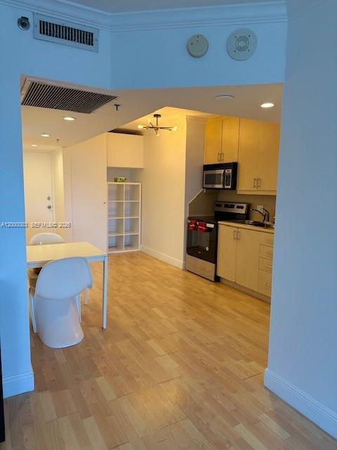 Building Photo - 100 Lincoln Rd