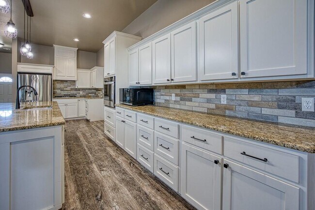 Building Photo - 807 Venice Ct