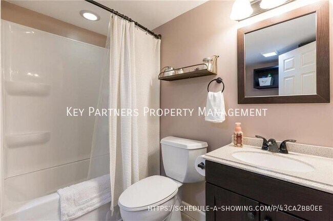 Building Photo - 1309 Linden Rd