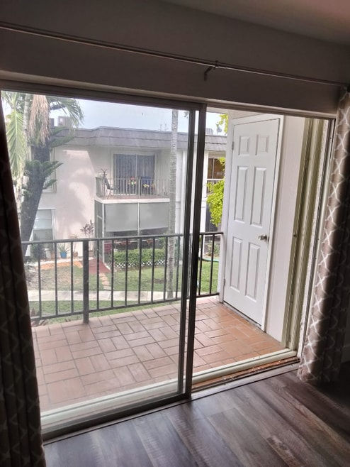 Building Photo - 10395 N Kendall Dr