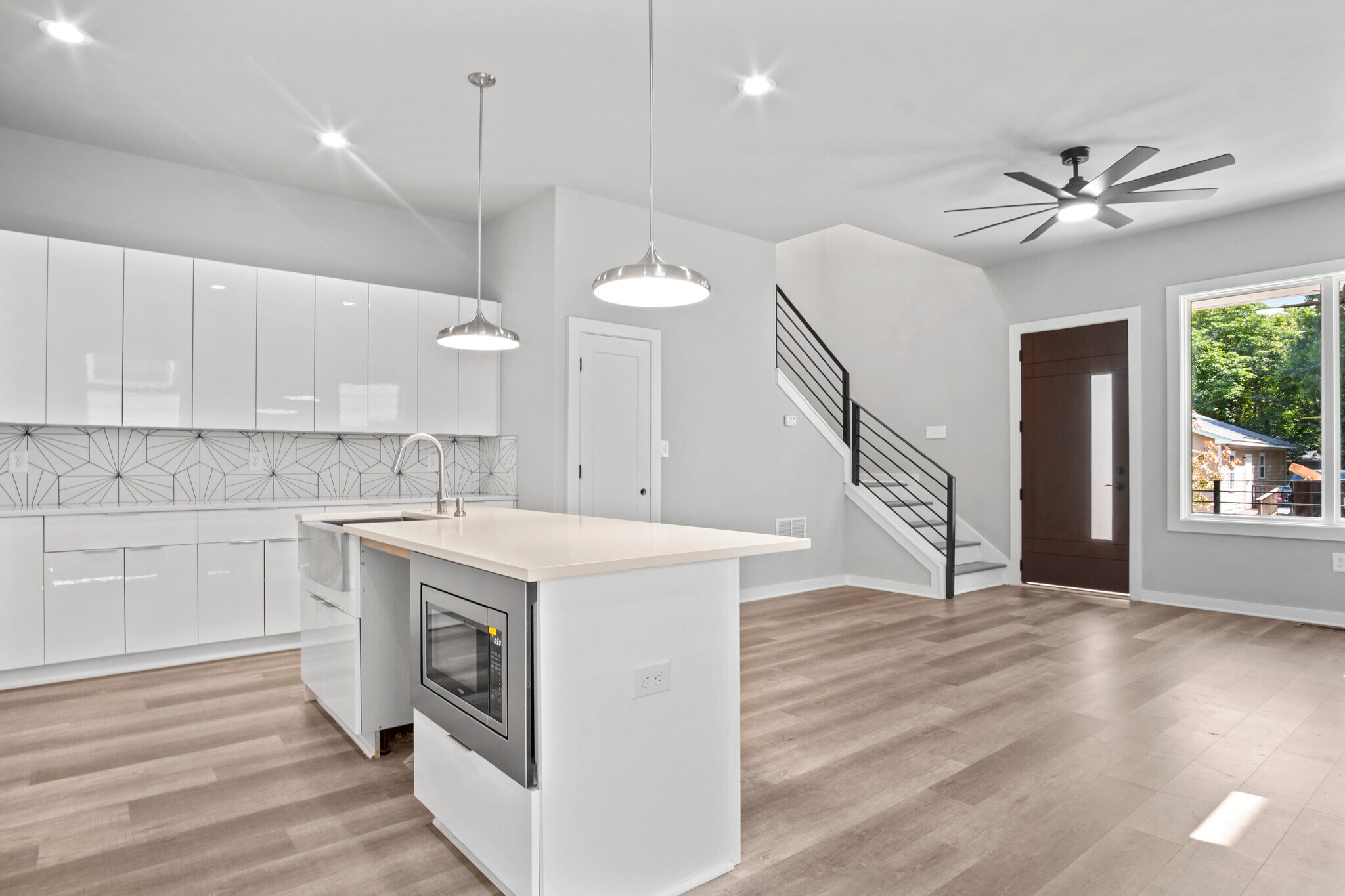Open Livingroom & Livingroom - 569 Middle St SW