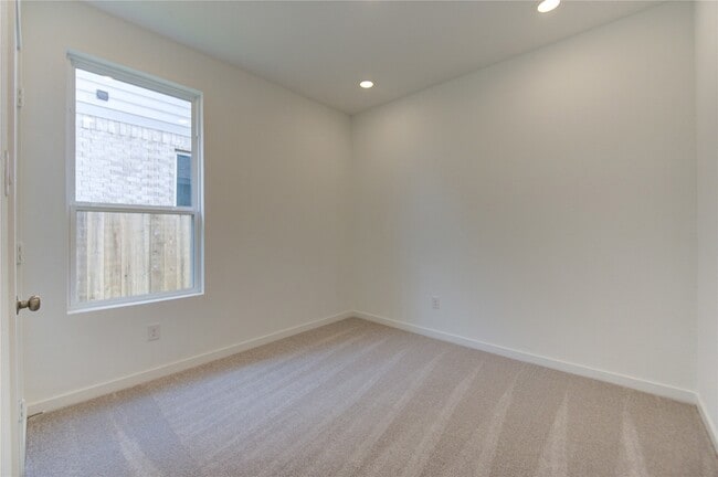 Building Photo - 1047 Blue Stone Dr