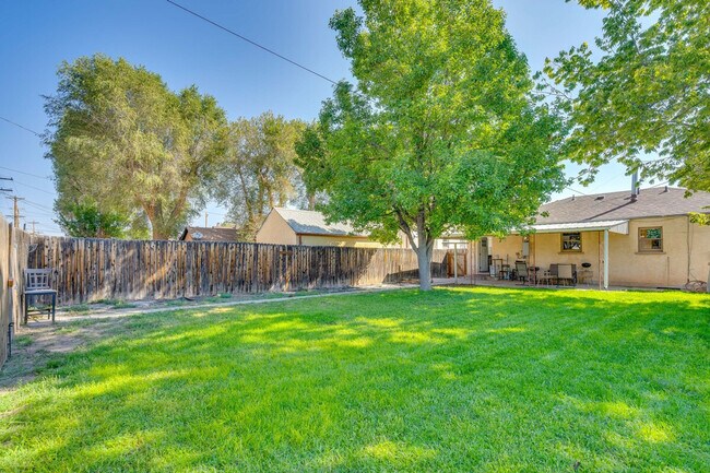 Building Photo - 1923 Lake Ave