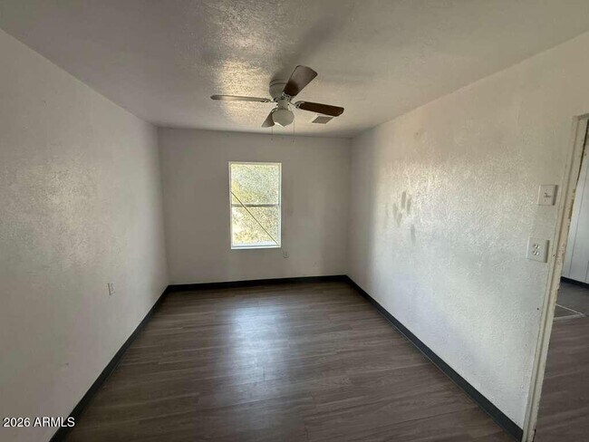 Building Photo - 398 E Ave