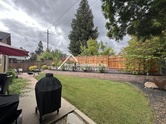 Building Photo - Wonderful 3bd/2ba Orangevale Home with 2 C...