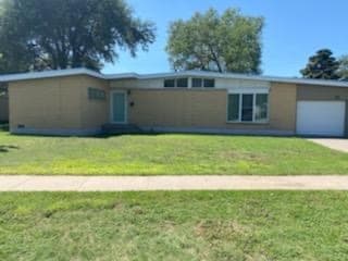 Front yard - 2202 Grinnell Dr