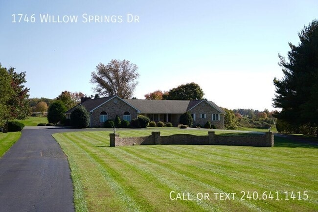Building Photo - 1746 Willow Springs Dr