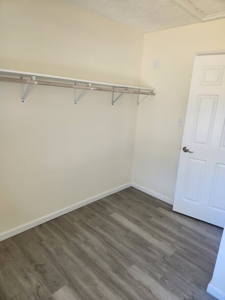 Building Photo - 7433 Dillon Ln