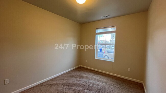 Building Photo - 1016 S View Dr