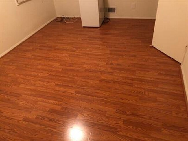 Building Photo - 9083 Meadow Heights Rd