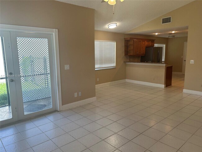 Building Photo - 2939 Myrtle Oak Cir