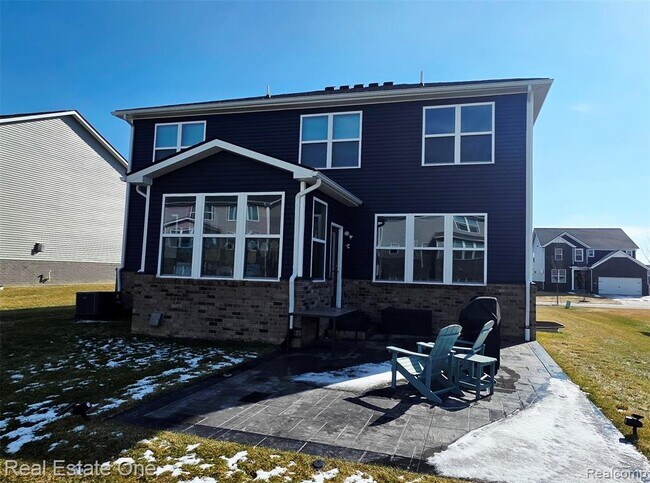 Building Photo - 2720 Tulip Wy