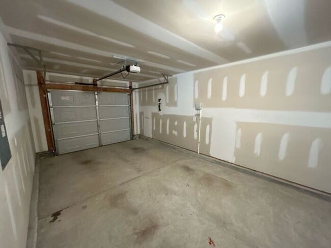 Building Photo - 424 Keeble Dr