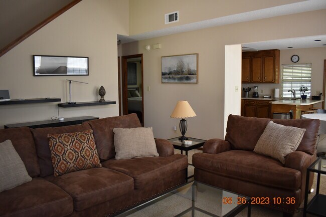 Living area - 3126 Station Ct