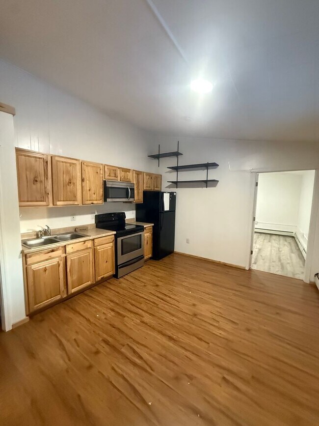 Building Photo - 1315 Ballaine Rd