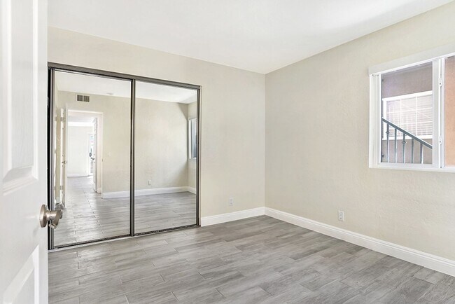 Building Photo - 618 W Balboa Blvd