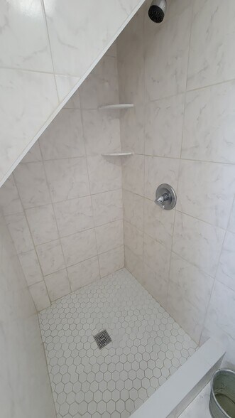 Building Photo - 397 Clifton Ave