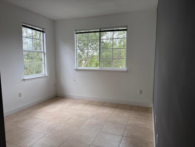 Building Photo - 9905 Baywinds Blvd
