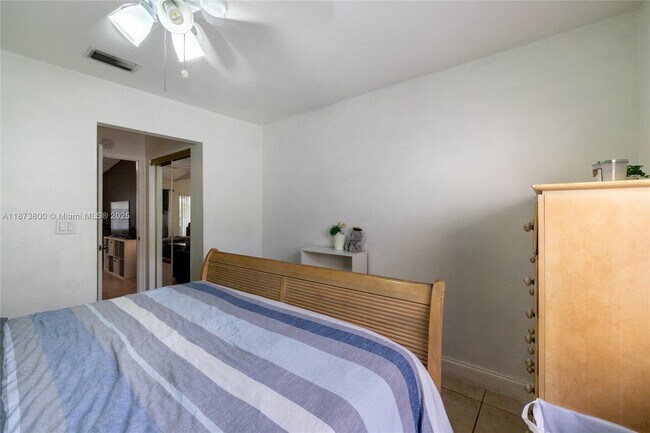 Building Photo - 10600 La Placida Dr