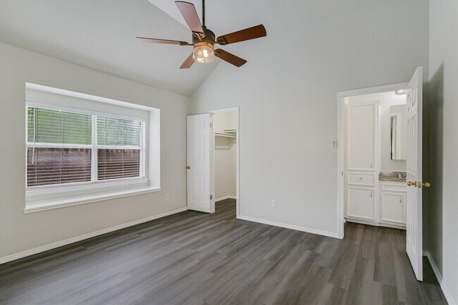 Building Photo - 501 Maple Run Dr