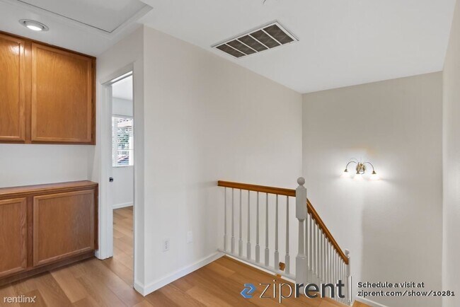 Building Photo - 4 br, 3 bath Townhome - 224 Meadowhaven Wa...