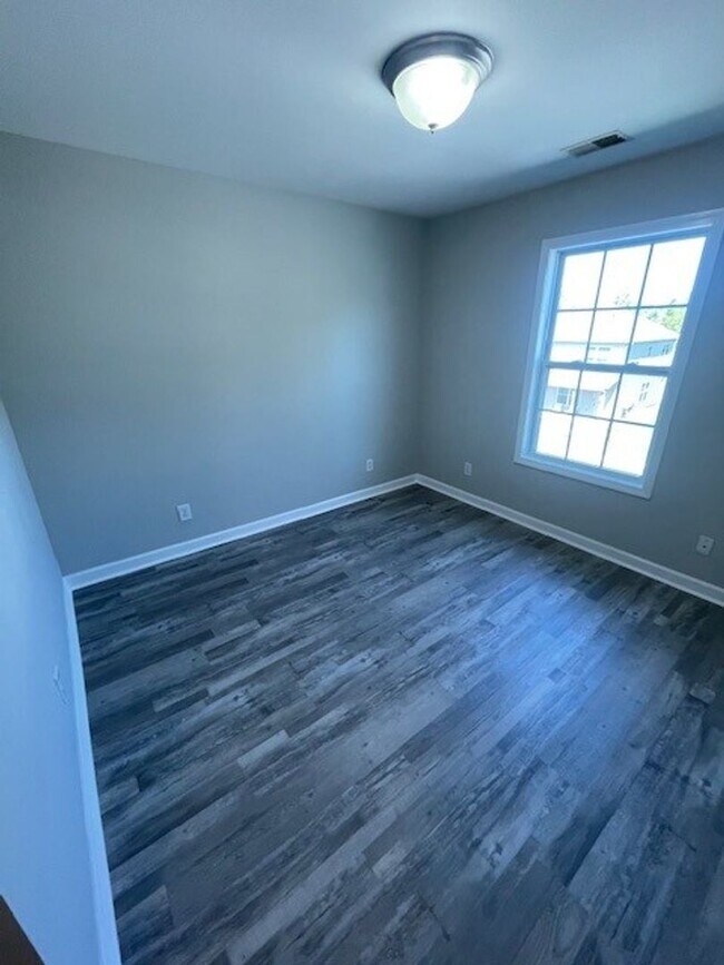 Building Photo - 1245 Bluebird Rd