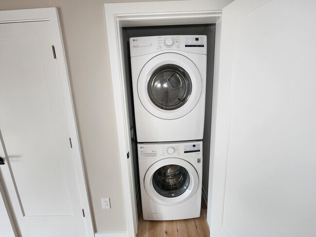 Building Photo - 3712 Midvale Ave