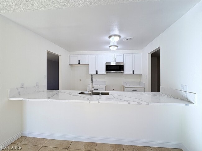 Building Photo - 1575 Cherokee Ln