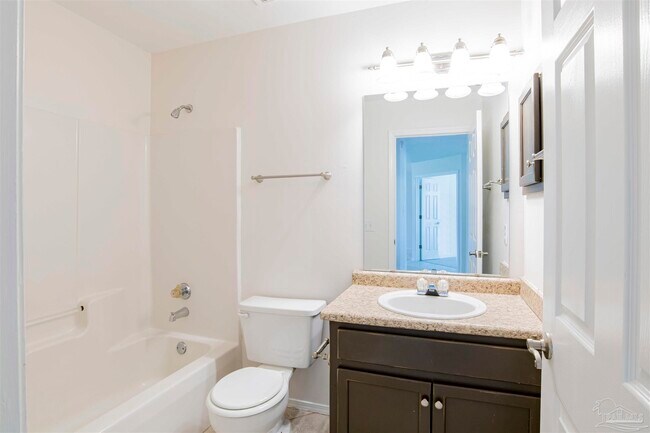 Building Photo - 4012 Shorewood Dr