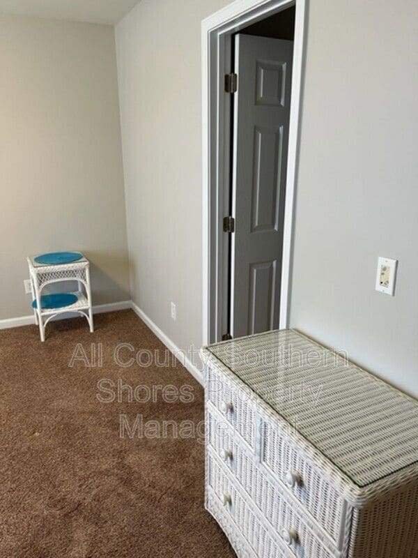 Building Photo - 264 Viareggio Road