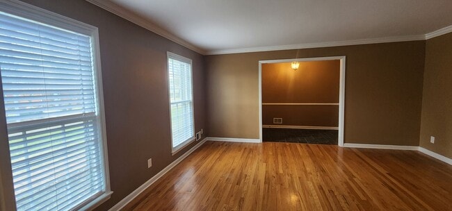 Building Photo - FRESH Paint!  Sprawling, Hurstbourne Ranch with Basement!  3 Bedrooms, 3 Full Baths, Hardwood Flo...