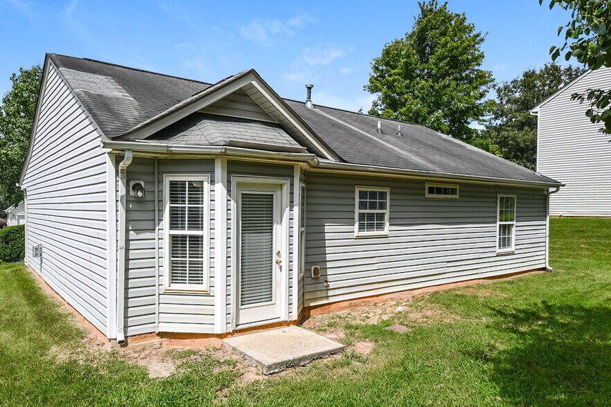 Building Photo - 5880 Mahogany Pl SW