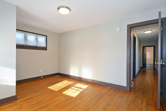 Building Photo - Spacious 4 Bed / 2 Bath Home – Minutes from Grand Casino Arena