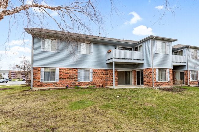 Building Photo - 1665 Commodore Ct
