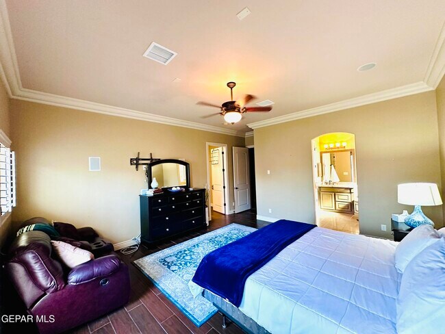 Building Photo - 6268 Wildwood Ct