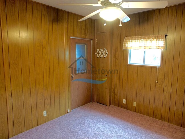 Building Photo - Cozy 2 Bed 1 Bath Home w/Garage & Indoor S...