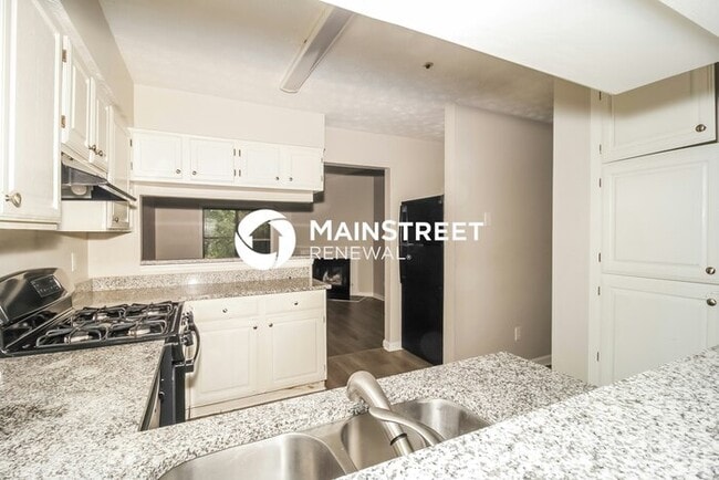 Building Photo - 3 Bedroom Pet-Friendly Home in Stone Mountain, GA with Main Street Renewal