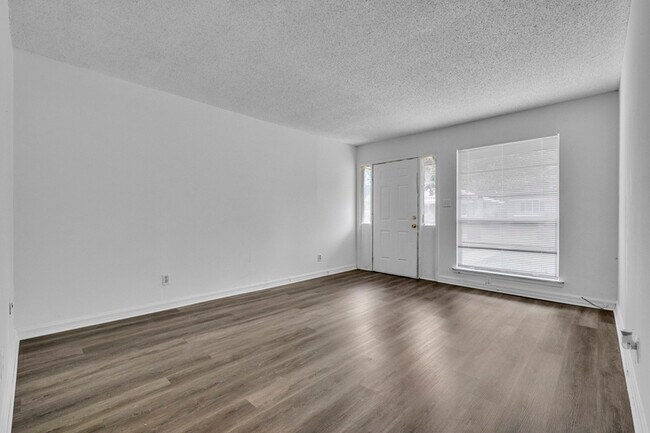 Building Photo - 521 16th St SW