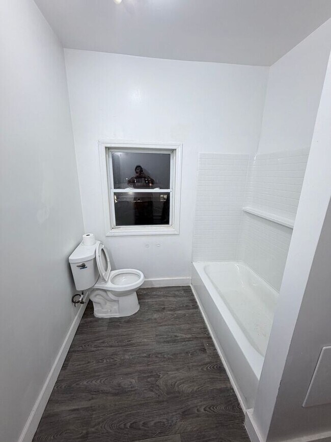 Building Photo - Inspected and Approved 3 Bedroom 1 Bath w PARKING & Appliances