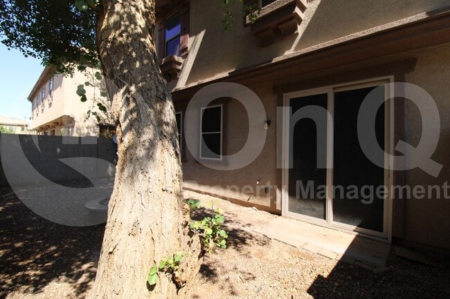 Building Photo - 8147 W Lynwood St