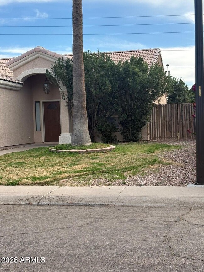 Building Photo - 1913 E Marquette Dr