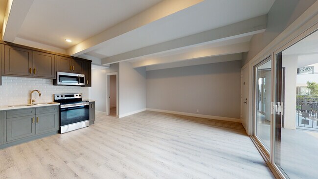 Building Photo - 730 S Serrano Ave