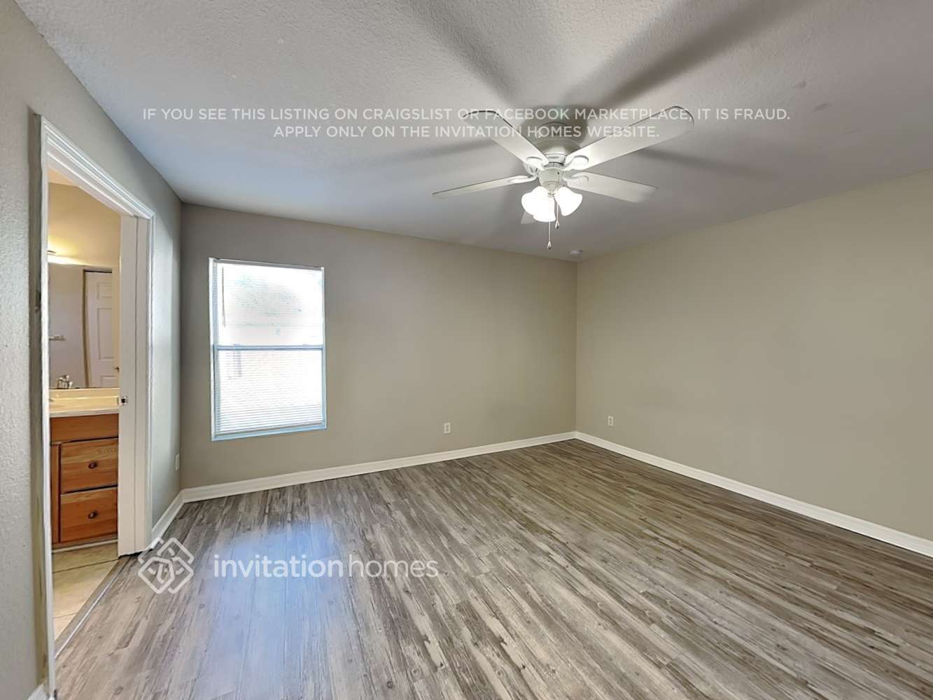 Building Photo - 2401 Granada Cir E