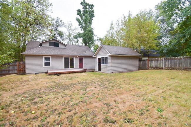 Building Photo - 2334 Augusta St