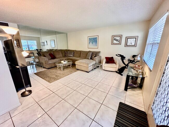 Building Photo - 1805 Eleuthera Point