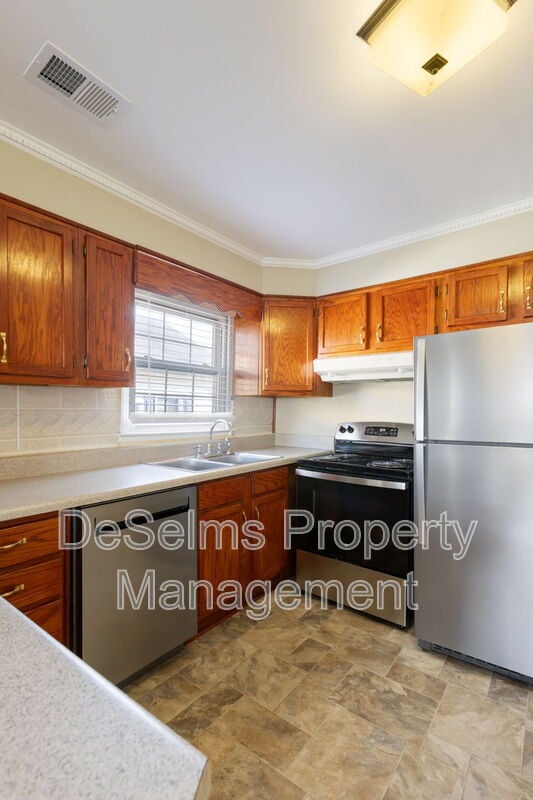 Building Photo - 922 Wedgewood Ave