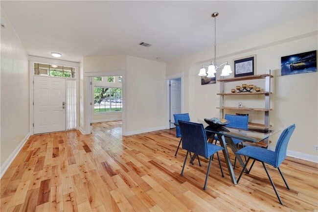 Building Photo - 610 Palo Alto Ln